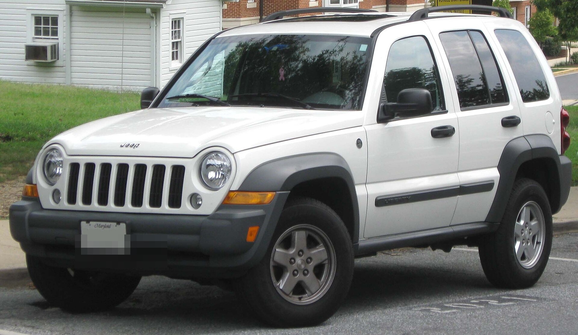 A white Jeep Liberty KJ